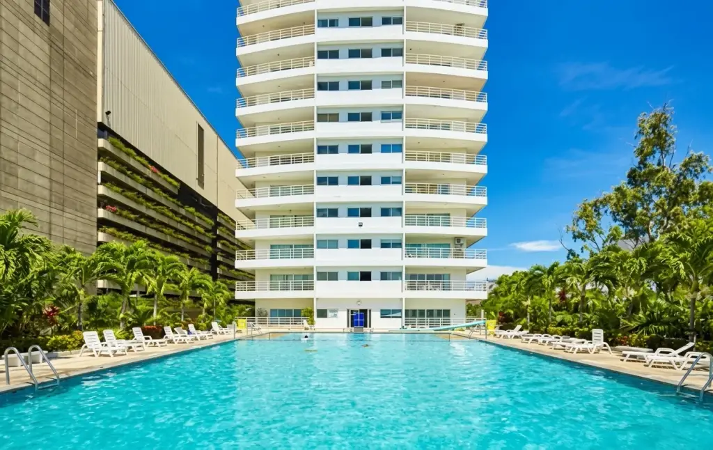 View Talay 6 high-rise condo tower with outdoor swimming pool and sun loungers