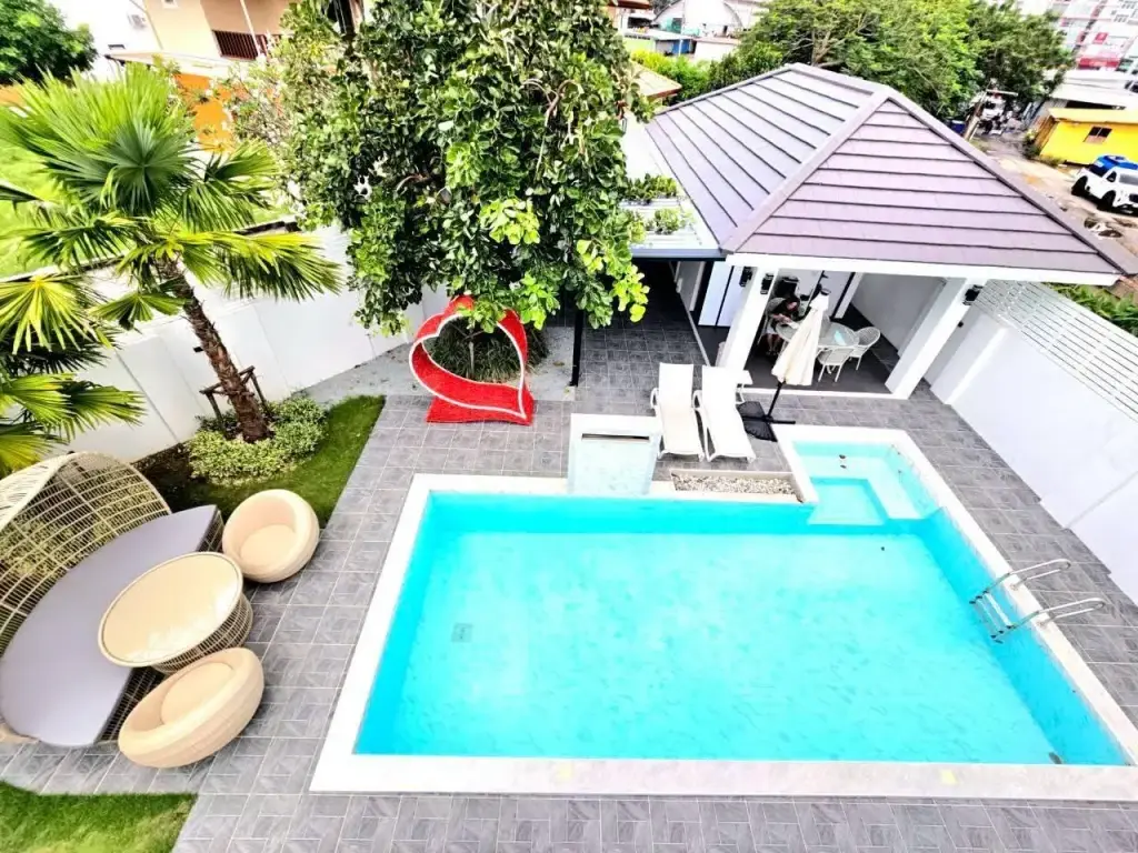 5 Bedroom House for Rent in East Pattaya, Pattaya, Thailand — 5-bedroom House — photo 1