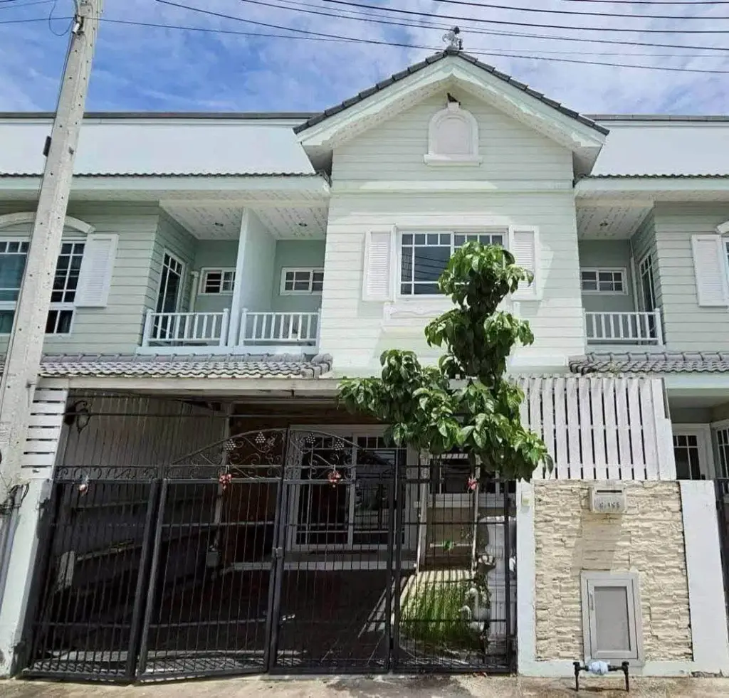 3 Bedroom House for Rent at Phoenix Gold Golf, Pattaya, Thailand — 3-bedroom House — photo 1