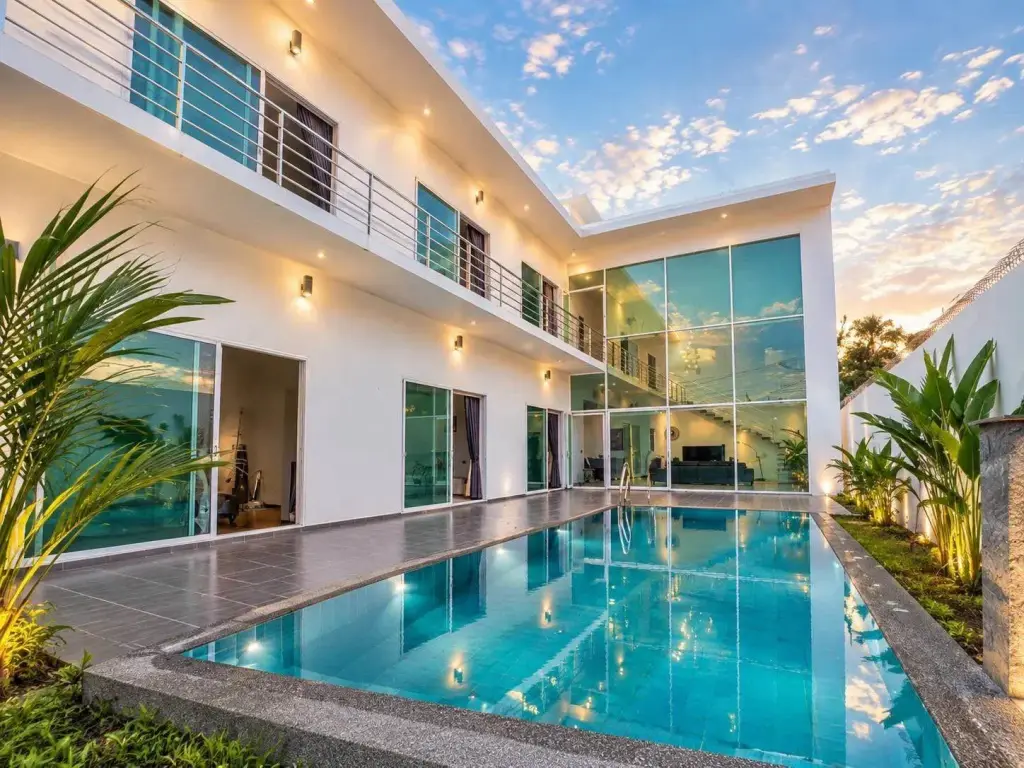 6 Bedroom House for Rent in Pratumnak Hill, Pattaya, Thailand — 6-bedroom House — photo 1