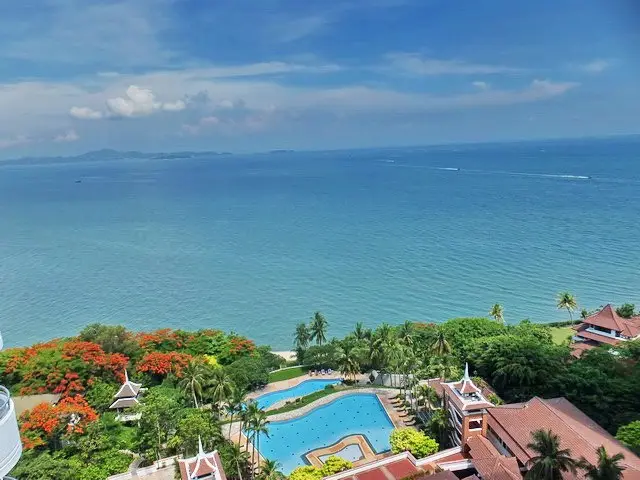 Pratumnak Hill pool view condo