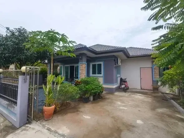3 Bedroom House for Sale in Takhian Tia single-story exterior with blue trim, tiled roof, and driveway