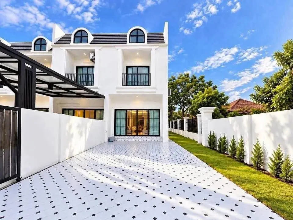 3 Bedroom Townhouse for Rent in East Pattaya white two-story exterior with arched windows and tiled driveway