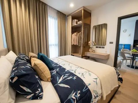 2 Bedroom Condo for Sale at EDGE Central Pattaya master bedroom with open wardrobe and vanity mirror