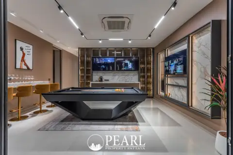 7 Bedroom House for Sale at Nagawari Pattaya master bedroom with ensuite