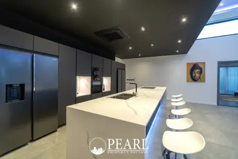 6 Bedroom House for Sale in Central Pattaya ensuite bathroom