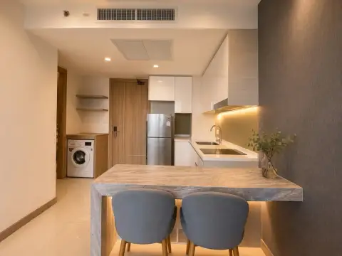 1 Bedroom Condo for Sale at Riviera Wong Amat Beach kitchen with marble counter and dining stools