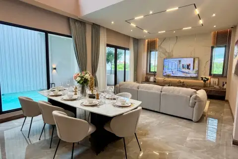 4 Bedroom House for Sale in Tree Villa master bedroom with ensuite