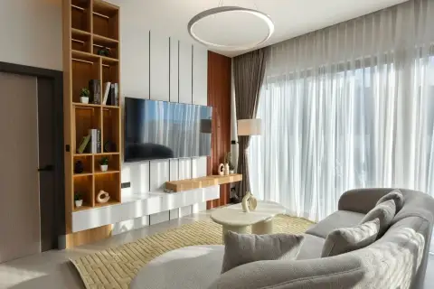 3 Bedroom House for Sale in Central Pattaya master bedroom with ensuite
