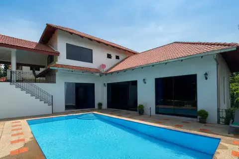 5 Bedroom House for Sale in Central Pattaya private swimming pool