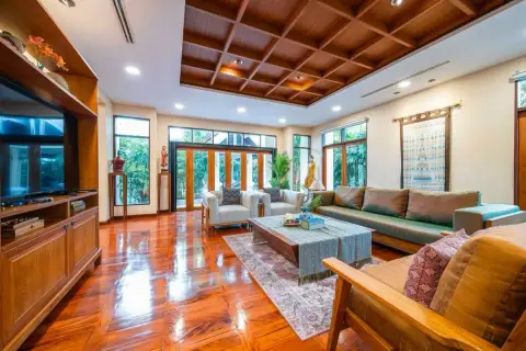 3 Bedroom Villa for Sale in Bang Lamung master bedroom with en-suite bathroom