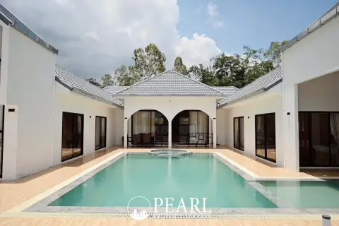 4 Bedroom House for Sale in Central Pattaya private swimming pool