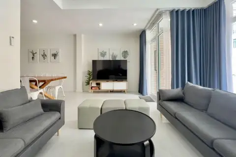 10 Bedroom House for Sale in Central Pattaya outdoor patio and garden area