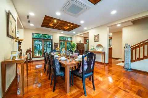 3 Bedroom Villa for Sale in Bang Lamung spacious living room with modern decor