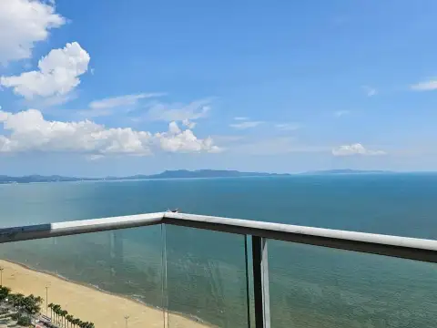 2 Bedroom Condo for Sale at Aeras private balcony overlooking Pattaya beach and coastline