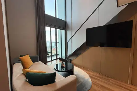 2 Bedroom Condo for Rent at Beverly Mountain Bay Pattaya loft living room with sea view, floor-to-ceiling windows and mounted TV