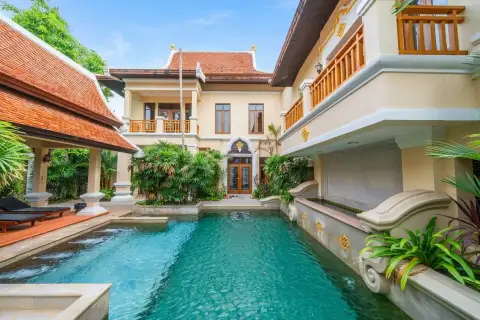 3 Bedroom Villa for Sale in Bang Lamung private swimming pool