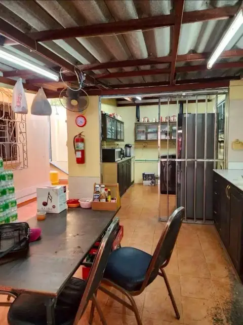 4 Bedroom House for Sale at Chokchai Garden Home 2 covered dining area with kitchen cabinets and appliances