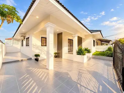 3 Bedroom House for Sale at Chokchai Village 5, Pattaya, Thailand — 3-bedroom House — photo 2