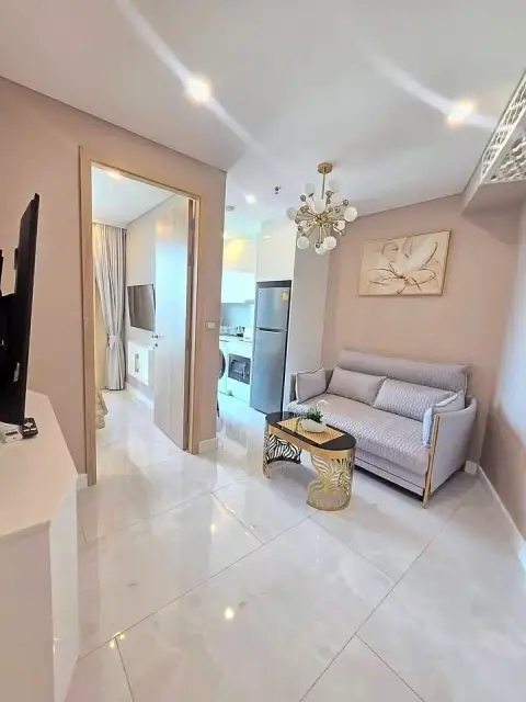 1 Bedroom Condo for Rent at Copacabana Beach Jomtien open-plan living area with kitchenette and TV
