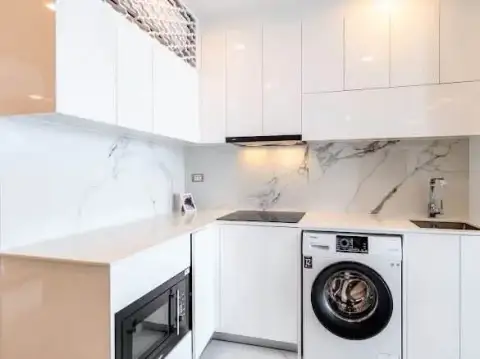 2 Bedroom Condo for Rent at Copacabana Beach Jomtien white kitchen with marble backsplash and washing machine