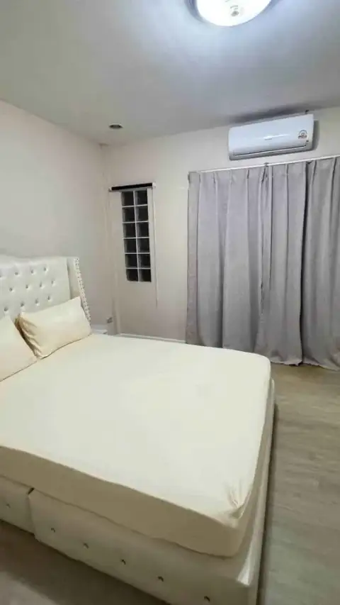 2 Bedroom Townhouse for Rent in East Pattaya bedroom with tufted headboard bed and curtained window