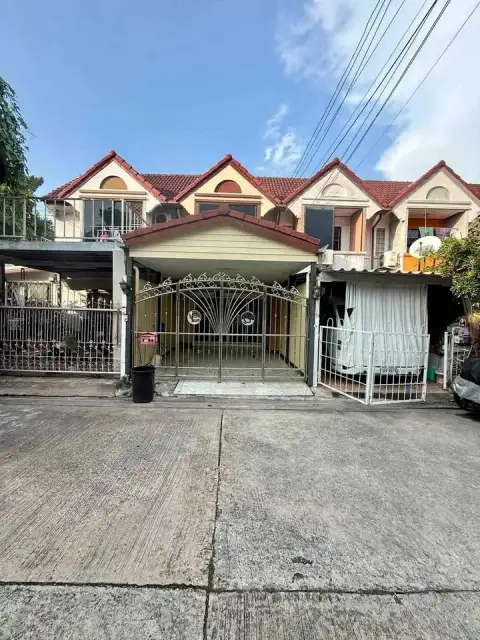 2 Bedroom Townhouse for Rent in East Pattaya exterior view of townhouse row with gated carport entrance