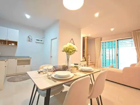 3 Bedroom Townhouse for Rent in East Pattaya, Pattaya, Thailand — 3-bedroom Townhouse — photo 3