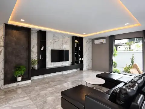 6 Bedroom House for Rent in East Pattaya, Pattaya, Thailand — 6-bedroom House — photo 2
