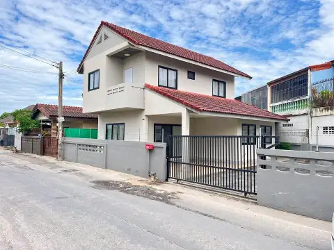 3 Bedroom House for Sale in East Pattaya front view with gated entrance and perimeter wall