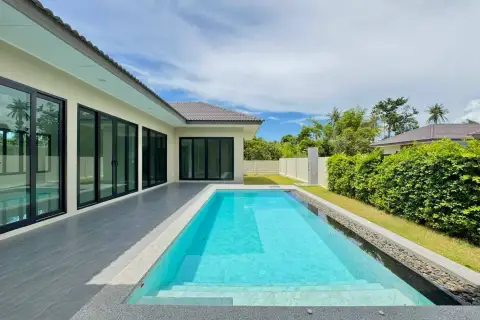 3 Bedroom House for Sale in East Pattaya infinity-edge pool alongside landscaped garden and hedges