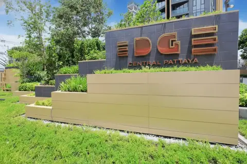 EDGE Central Pattaya: Rooftop terrace with small pools, lounge chairs, and panoramic ocean view of Pattaya Bay.
