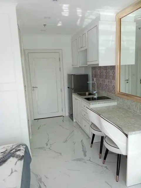 Studio Condo for Sale at The Empire Tower Pattaya kitchenette with mirror, sink and breakfast counter