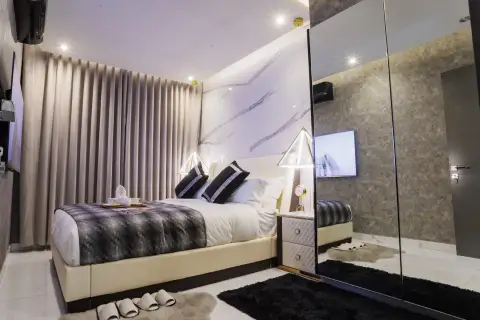 2 Bedroom Condo for Sale at Grand Solaire Pattaya bedroom with white bed, mirrored closet and marble accent wall