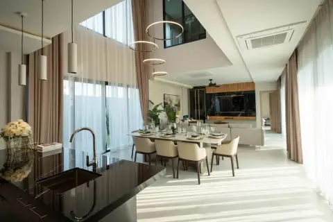 4 Bedroom House for Rent in Huai Yai dining area with elegant table setting and kitchen island