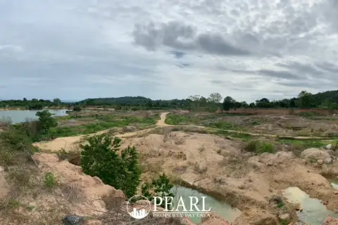 Land for Sale in L Pattaya with road access