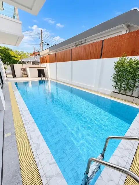 5 Bedroom House for Sale & Rent at Jomtien Condotel & Village, Pattaya, Thailand — 5-bedroom House — photo 2