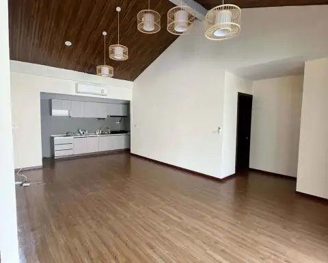 5 Bedroom House for Rent in Jomtien open-plan living area with wooden ceiling and kitchenette