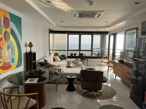 1 Bedroom Condo for Sale at Jomtien Plaza Condotel open-plan living room with sea view and modern decor