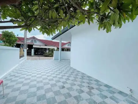 3 Bedroom House for Rent in East Pattaya covered driveway and tiled carport beside white exterior wall