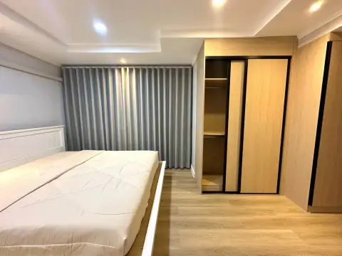2 Bedroom Condo for Rent at Kieng Talay bedroom with wooden wardrobe closet and gray curtains