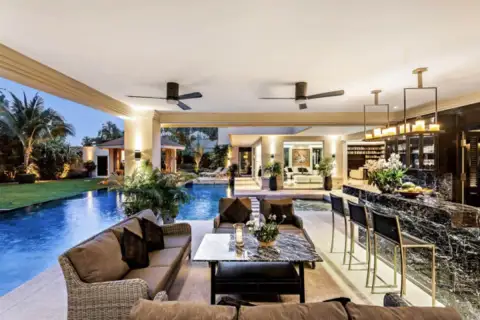 8 Bedroom House for Sale at The Vineyard, gourmet kitchen with island and stainless steel appliances