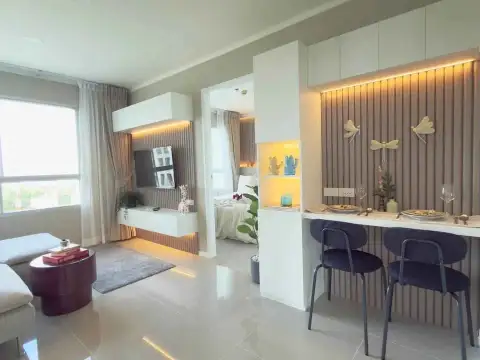 1 Bedroom Condo for Sale at Lumpini Ville Naklua-Wongamat dining bar with black chairs, decorative shelving and bedroom entrance