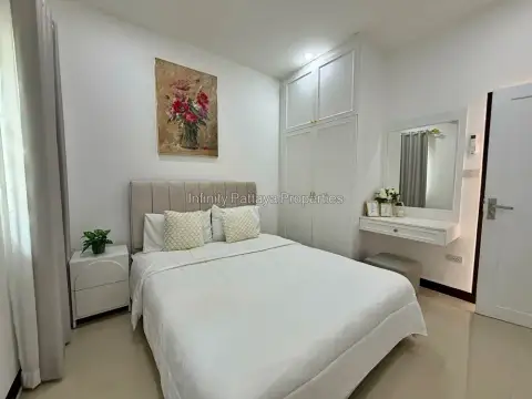 3 Bedroom House for Rent in Mabprachan bedroom with upholstered headboard and built-in wardrobe