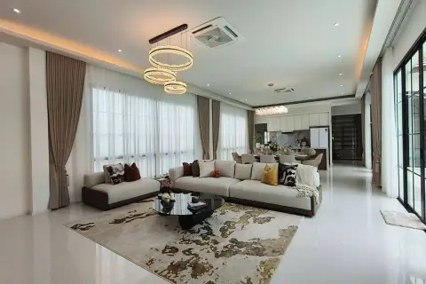 5 Bedroom House for Sale in Mabprachan private pool with loungers and arched window facade