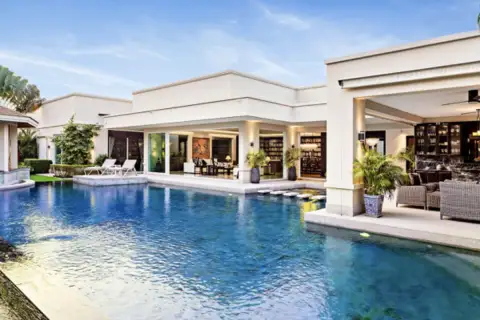 8 Bedroom House for Sale at The Vineyard, modern open-plan living room with high ceilings