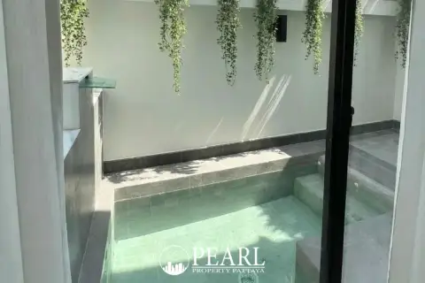 4 Bedroom House for Sale in The Rich Garden modern kitchen with island