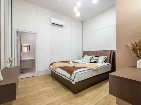 3 Bedroom House for Sale in Nong Pla Lai master bedroom with leather bed and en-suite bathroom
