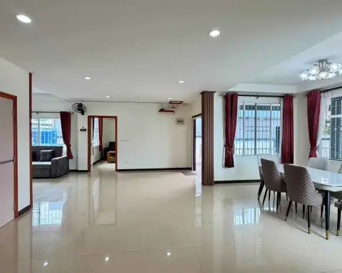 3 Bedroom House for Rent in Nong Prue open-plan living and dining space with tiled flooring
