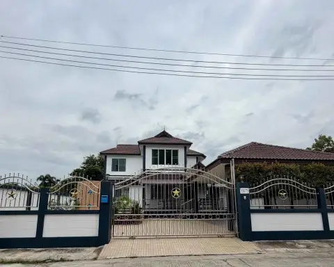 3 Bedroom House for Rent in Nong Prue exterior view with ornate gate and front facade